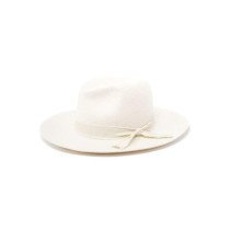 Beli šešir sa mašnom