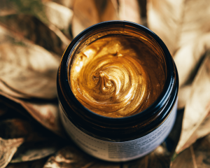 Zlatna maska za zatezanje kože