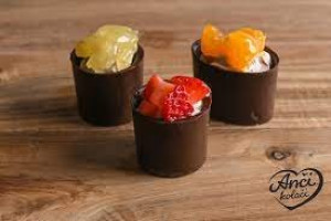 Posne čokočašice sa kremom i voćem