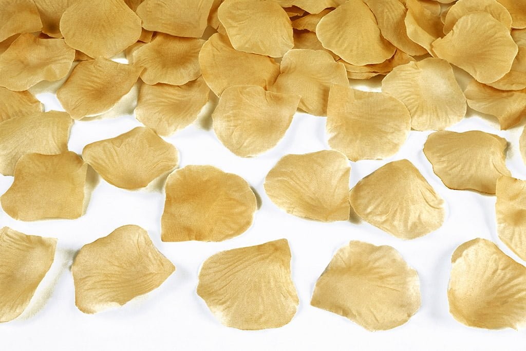 Konfete - zlatne latice ruža 