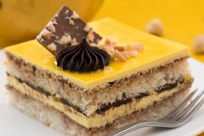 Lešnik torta sa mangom